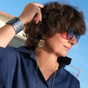 Szeroka zlocona bransoletka z niebieskimi kwiatami. GIARDINO SEGRETO