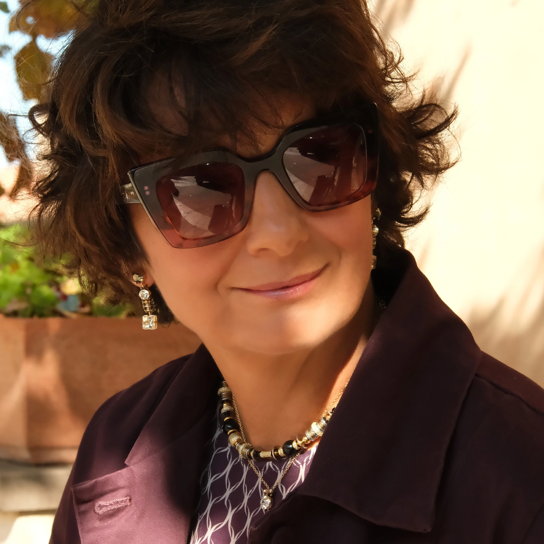 Zlocony naszyjnik z łańcuszka z zawieszką z kryształem. MRS ROBINSON