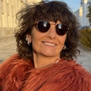 Srebrzone kolczyki w kształcie półokręgów z kryształami. ODWAŻ SIĘ