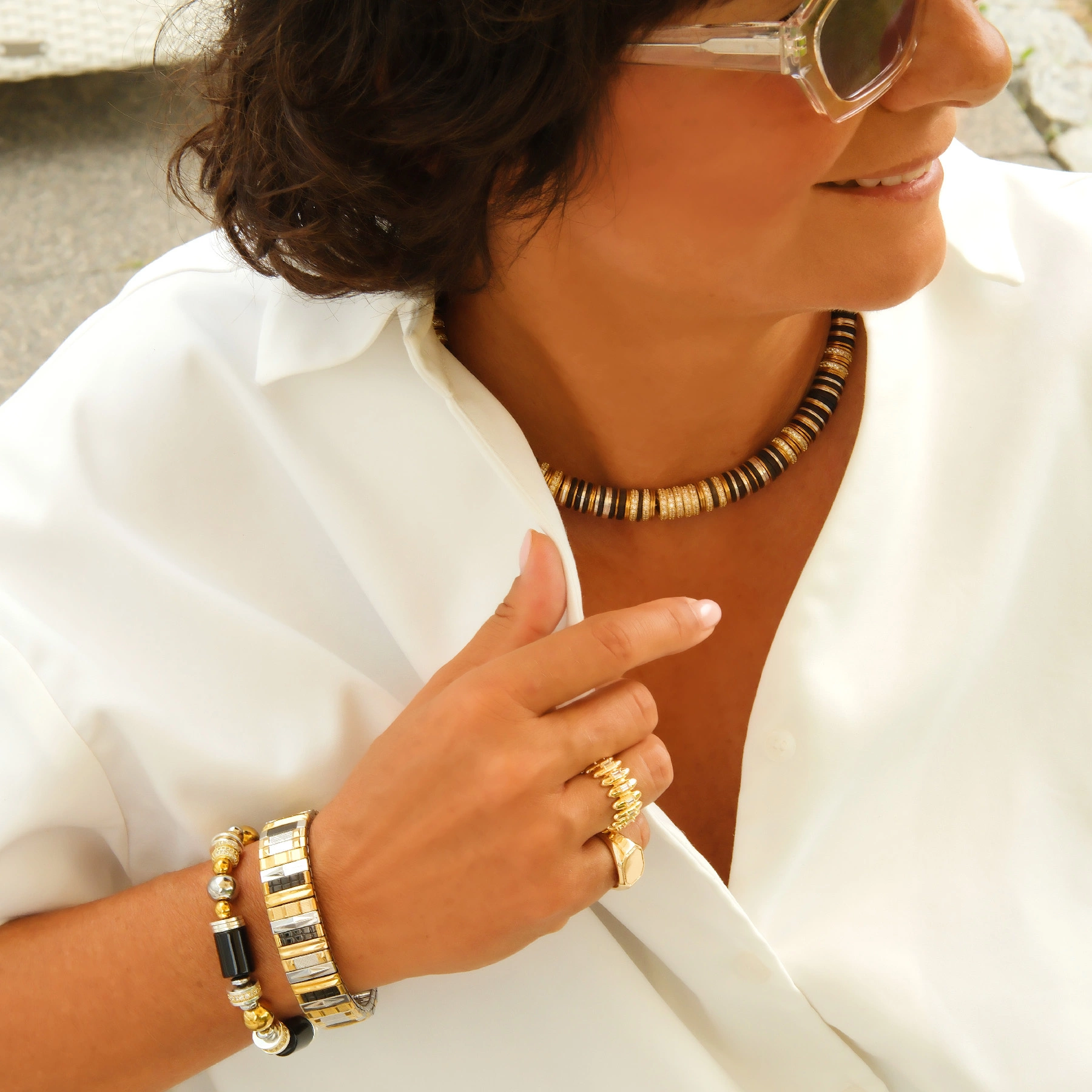 Pozłacany pierścionek w fomie palisady z cyrkoniami. SANTA MONICA