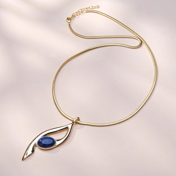 Złocony naszyjnik z dekorem a la nutka z sodalitem. NUTKA SODALITU