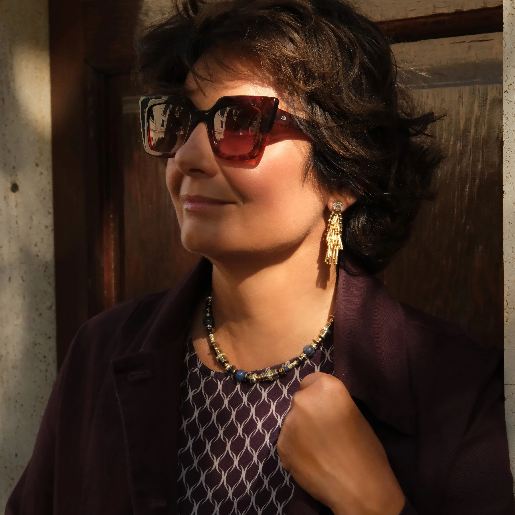 Złocone kolczyki z kryształem i kaskadą pręcików. BLONDIE