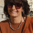 Posrebrzana nausznica bogato wysadzana kryształami. ZASKOCZ SIEBIE