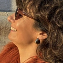 Drobne pozłacane kolczyki z ozdobną ażurową kratką. MAŁA PRZYJEMNOŚĆ