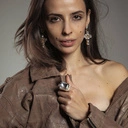 Pozłacane kolczyki-krzyże z białymi kryształkami. JEDNA KRÓLOWA