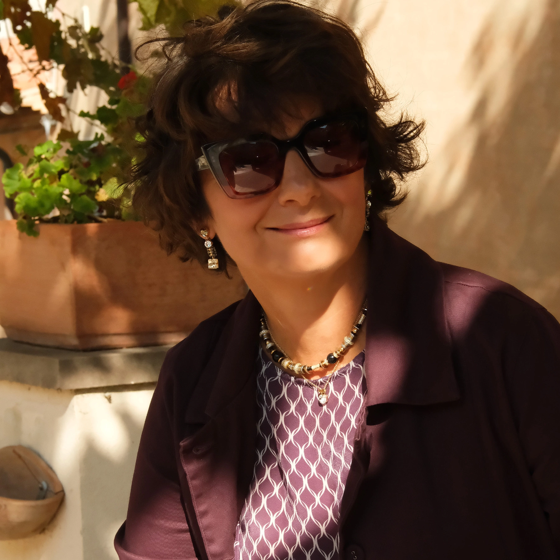 Zlocony naszyjnik z łańcuszka z zawieszką z kryształem. MRS ROBINSON