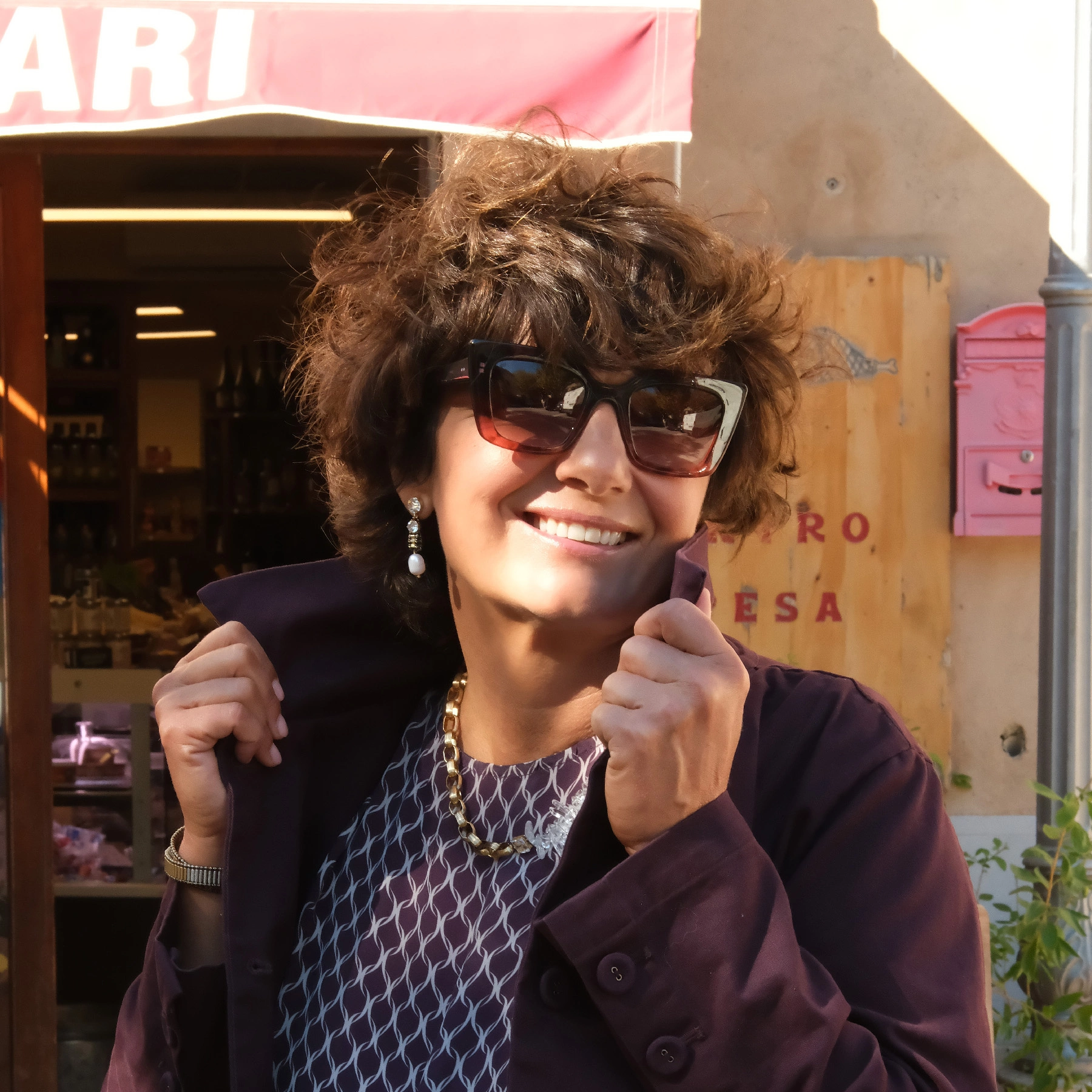 Pozłacane kolczyki z perłami, kryształkami i koralikami. HAFANANA