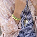 Długi pozłacany naszyjnik z zawieszką w formie palmy. PERŁY NA PALMIE