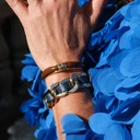 Sztywna złocona bransoletka zdobiona niebieskim akrylem. DROGA ŻYCIA