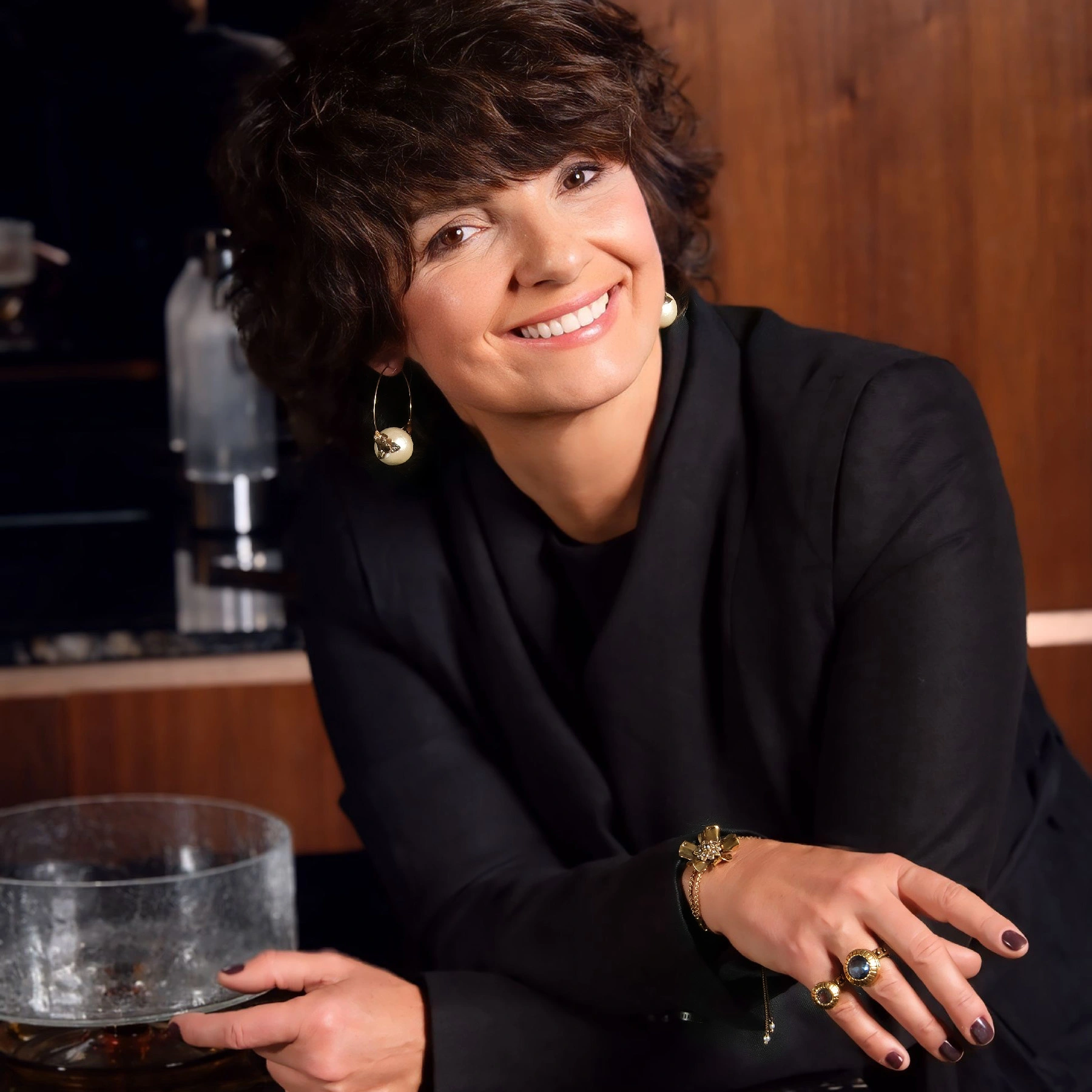 Duży mosiężny pierścionek z jasnym kryształem. LONG ISLAND