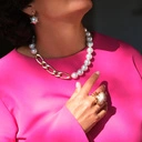 Krótki naszyjnik ze szklanych pereł i złoconego łańcucha. LATO W ŚRODKU ZIMY