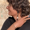 Pozłacana bransoletka z trójkątnym krysztakiem. ŚWIATŁO W ZENICIE