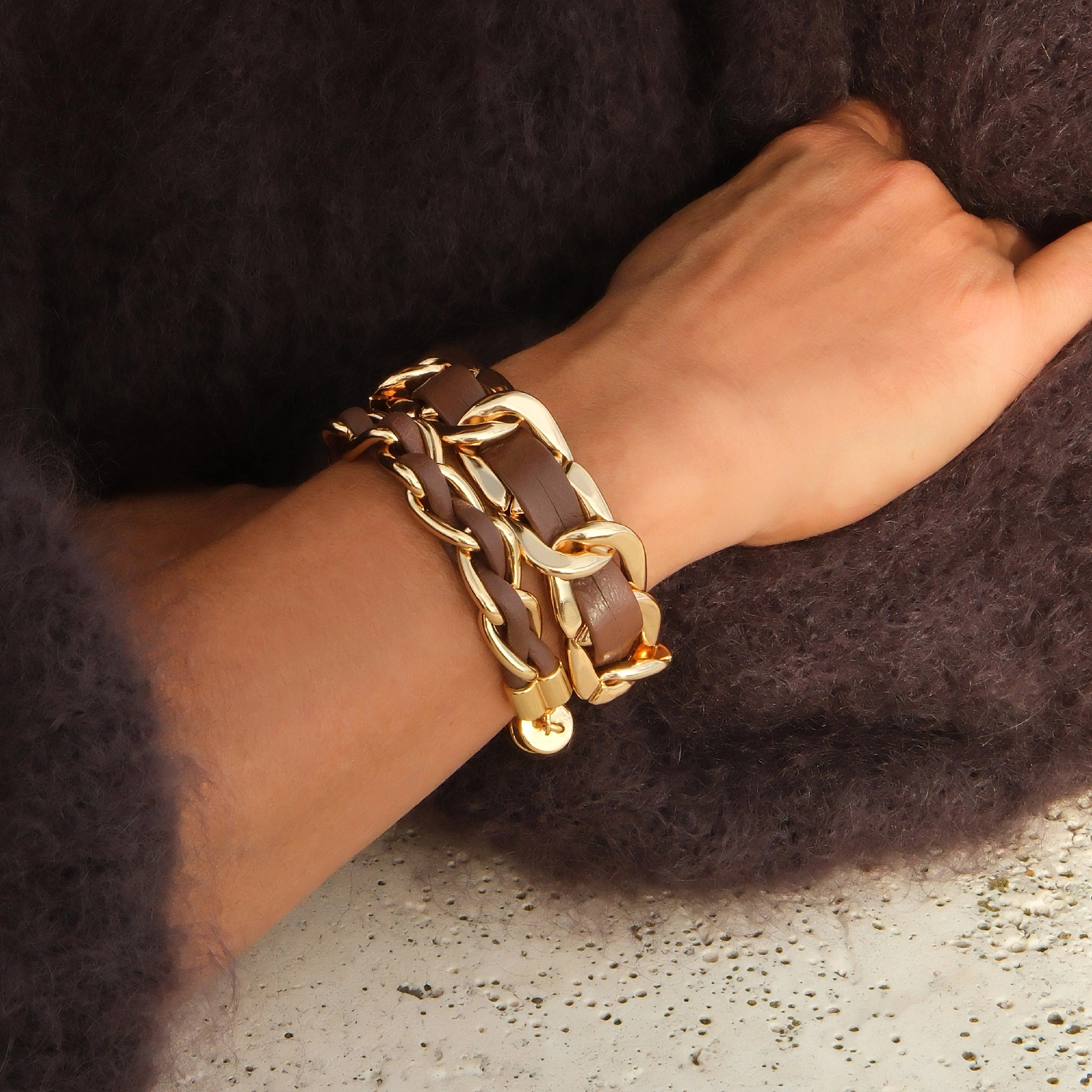 Pozłacana pancerka z paskiem z brązowej ekoskóry. PLAŻA IPANEMA