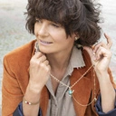 Długi pozłacany naszyjnik z okrągłymi zawieszkami. ZŁOTY SZELEST