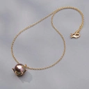 Złocony naszyjnik ze szklaną perłą w kolorze mokka. PIĘKNA PRZYSZŁOŚĆ