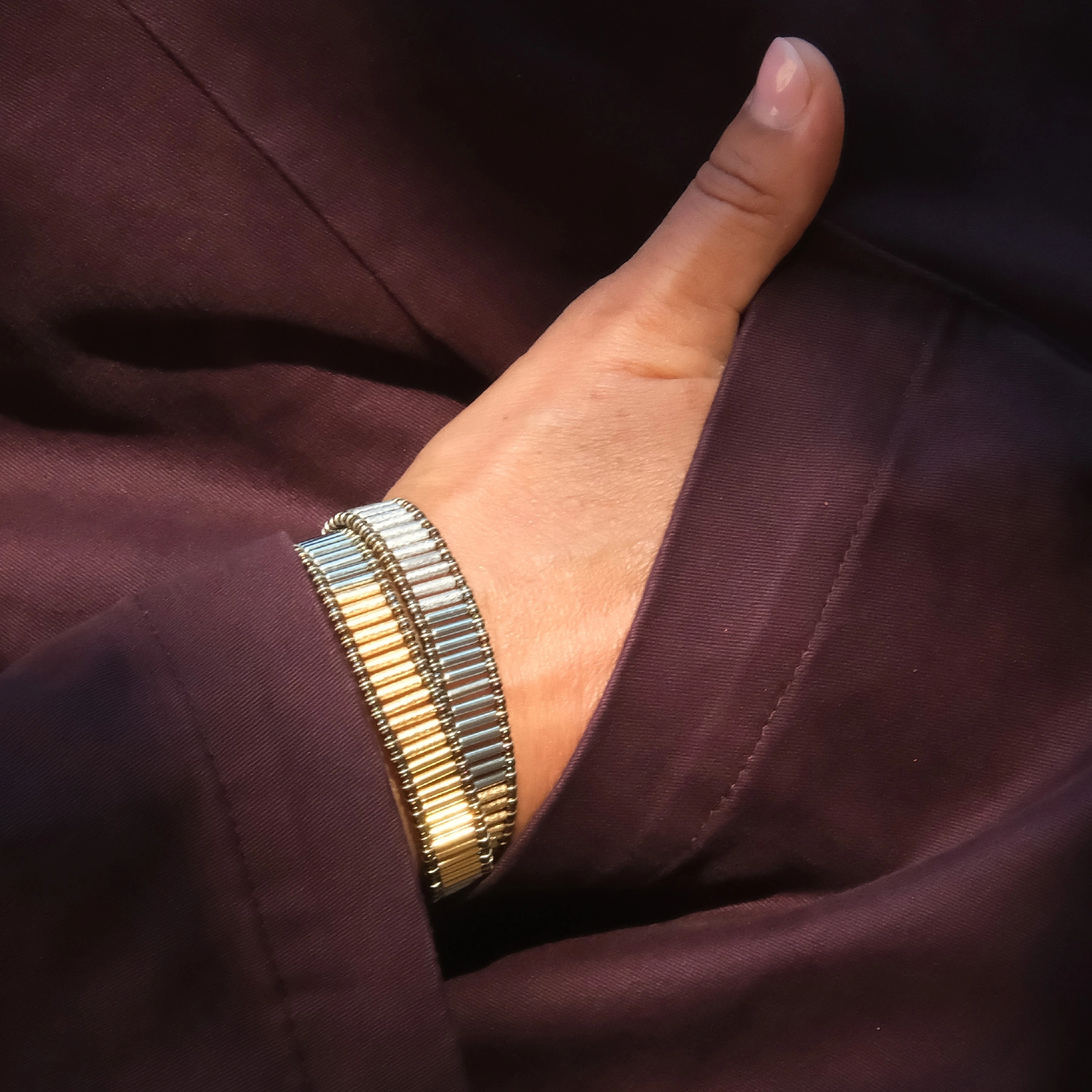 Dwurzędowa bransoletka z koralików w złocie i srebrze. EL PASADOR