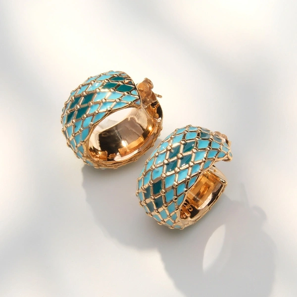 Złocone okrągłe kolczyki z niebieskimi rombami. O ŚWICIE