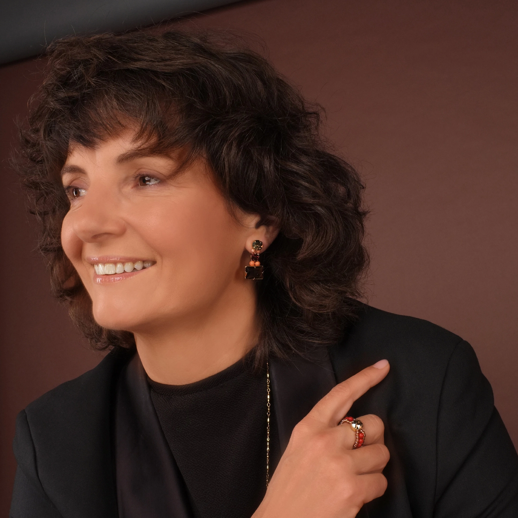 Pozłacane kolczyki z trzema kryształkami i koralikami. KASKADA BLASKU