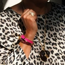 Złocona bransoletka pokryta różową emalią z cyrkoniami. AGNESE