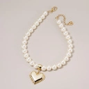 Krótki naszyjnik z pereł z dekorem w kształcie serca. DLA NIEPOKORNEJ