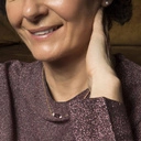 Kolczyki wkrętki z emaliowaną na perłowo kuleczką. UZIEMIONE