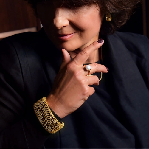 Szeroka złocona bransoletka z ażurowym wzorem. TWOJA PRZESTRZEŃ