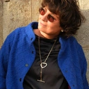 Małe pozłacane kolczyki w kształcie półksiężyców. POD OSŁONĄ NIOCY