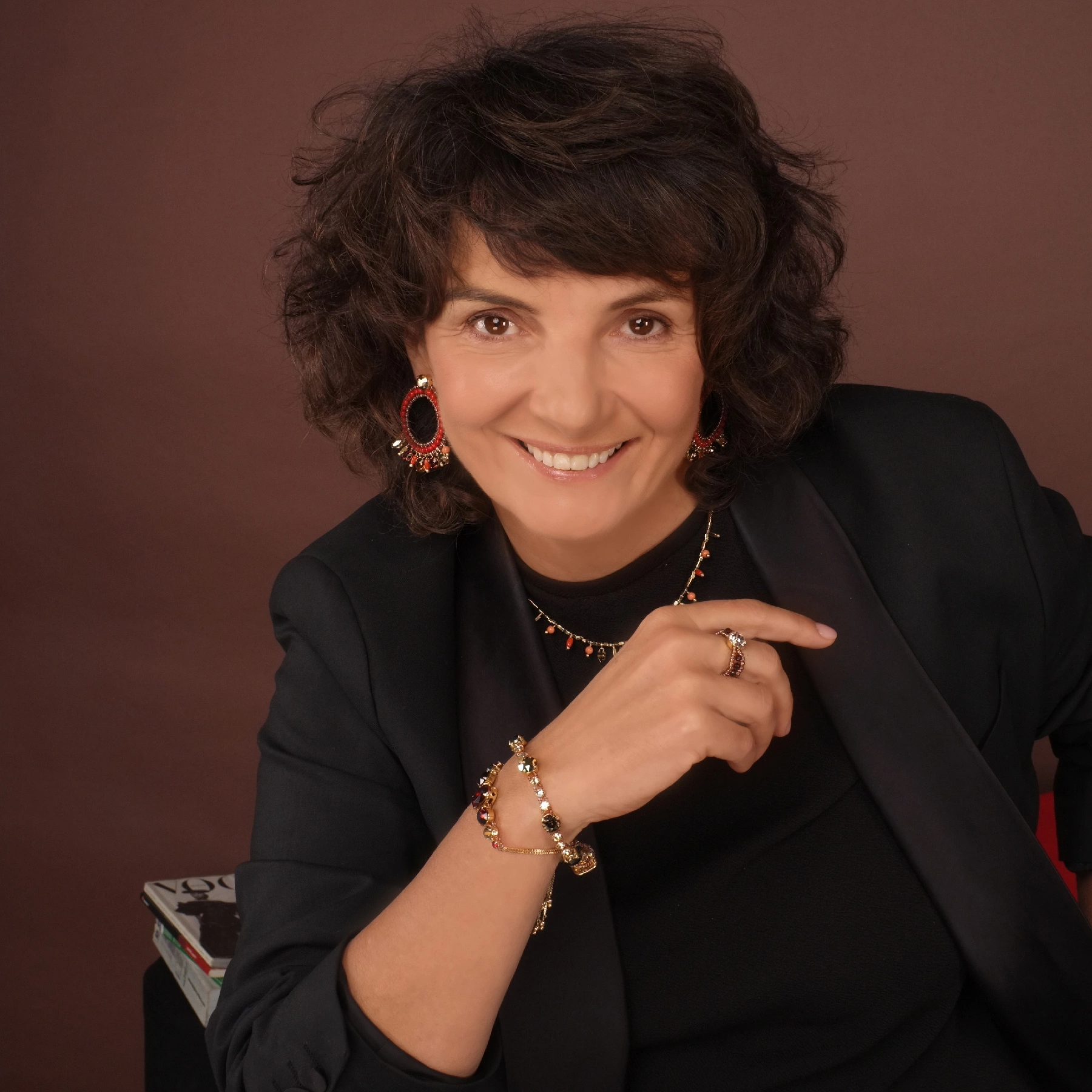 Pozłacany pierścionek z koralików z kryształem. DOBRY VIBE