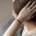 Sztywna otwarta bransoletka w kolorach srebra i złota. DWA W JEDNEJ