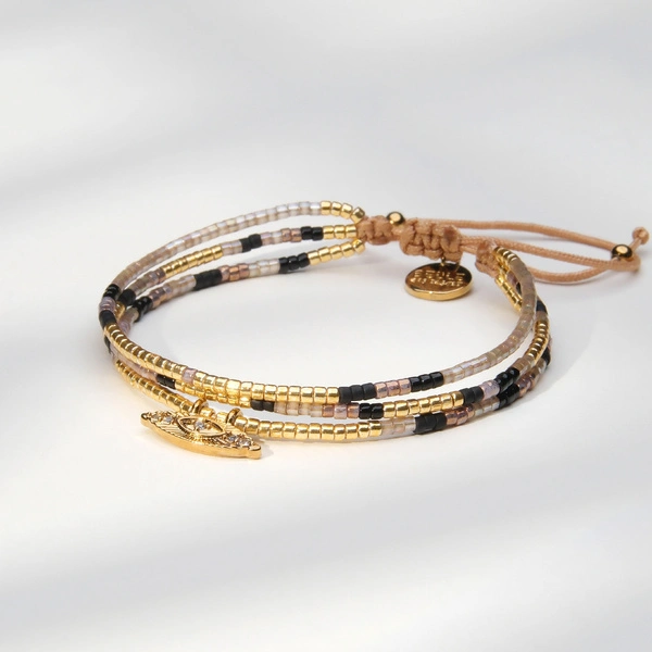 Bransoletka z paciorków Miyuki, z ozdobną zawieszką. PARYSKA DAMA