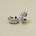 Srebrzone kolczyki w kształcie półokręgów z kryształami. ODWAŻ SIĘ