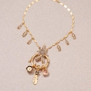 Piękny naszyjnik z listkami, kwiatem i zawieszkami. NOWY ŚWIAT