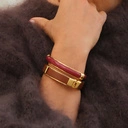 Złocona bransoleta z dekorem z akrylu w kolorze cabernet. WINNICE LA RIOJA