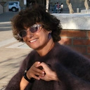 Sztywna bransoletka w formie kwadratu z czarnego akrylu. DAMA PIK