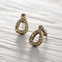 Kolczyki wkrętki o owalnym kształcie z kryształkami. BLYSZCZĄCE