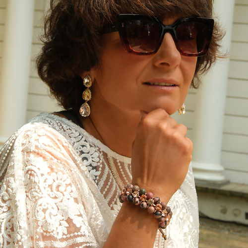 EN COLORES DE AMANECER. Pulsera con piedras naturales