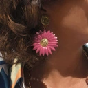 Wiszące kolczyki w kształcie różowych margaretek. ROMANTYCZKA