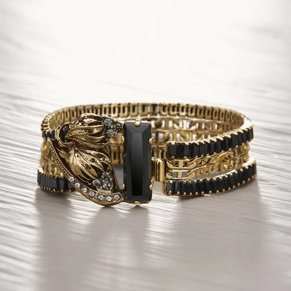 Złocona bransoleta z czarnymi kryształami i cyrkoniami. MAE WEST