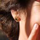 Złocone kolczyki z kryształami w tonach montana i szampana. ZŁOTE ŚWIATŁO