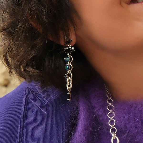 Długie posrebrzane kolczyki koła z niebieskimi kryształami. LUSTRZANE CIASTECZKA