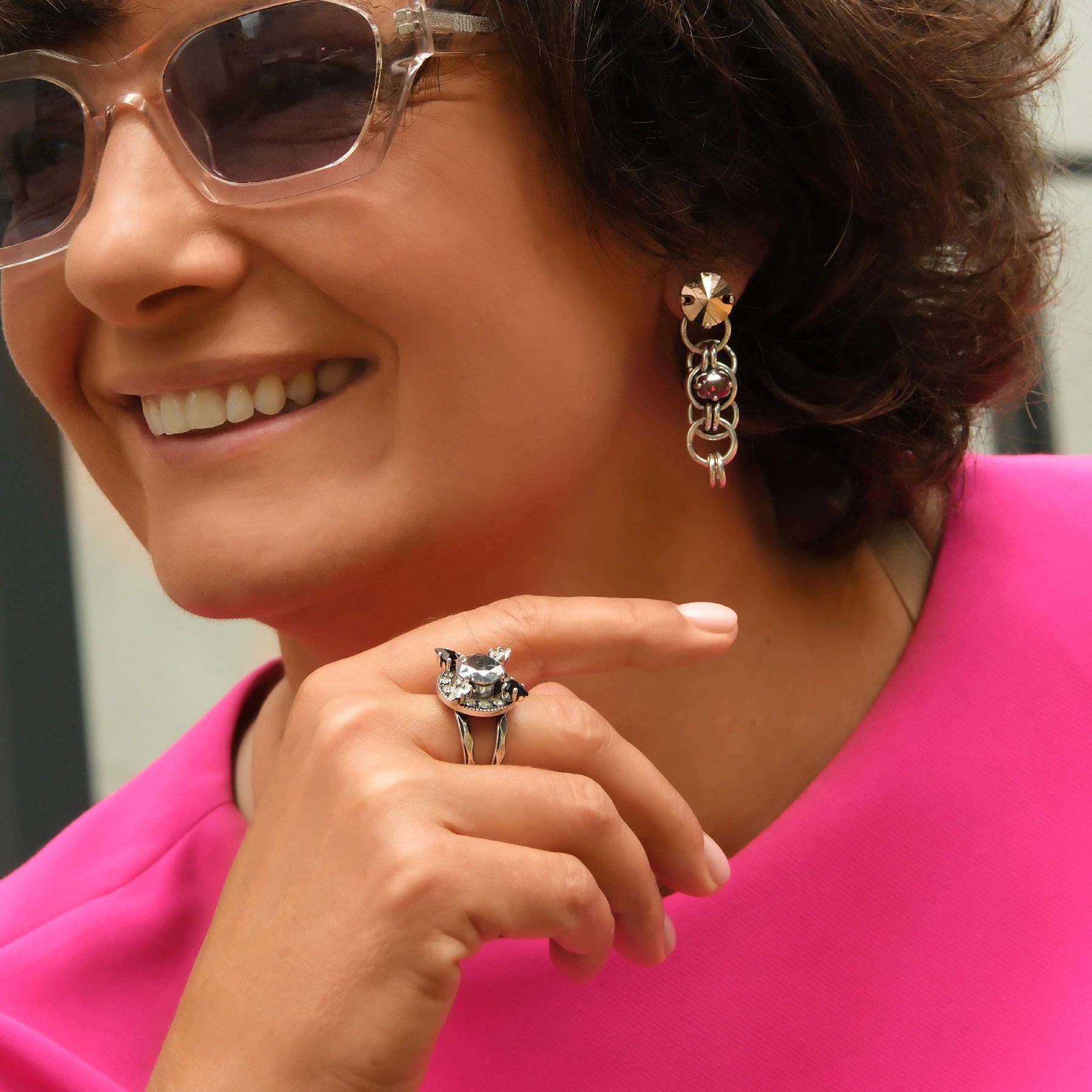 Srebrzone kolczyki z grubych okrągłych ogniw z kryształami. UKŁAD SŁONECZNY