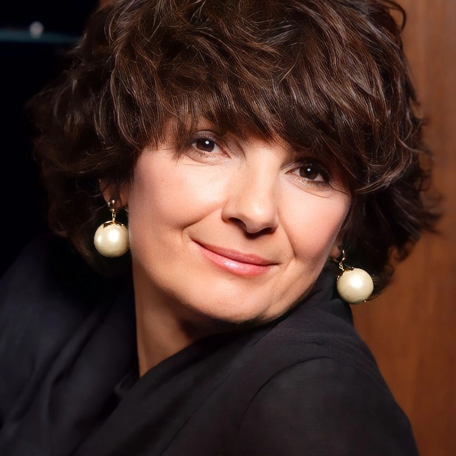 Złoocne kolczyki z zawieszką z dużą perłą bawełnianą. DOJRZAŁE PIĘKNO