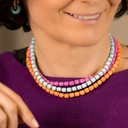 Zielony naszyjnik z koralików ze złotymi detalami. LETNIA ZIELEŃ