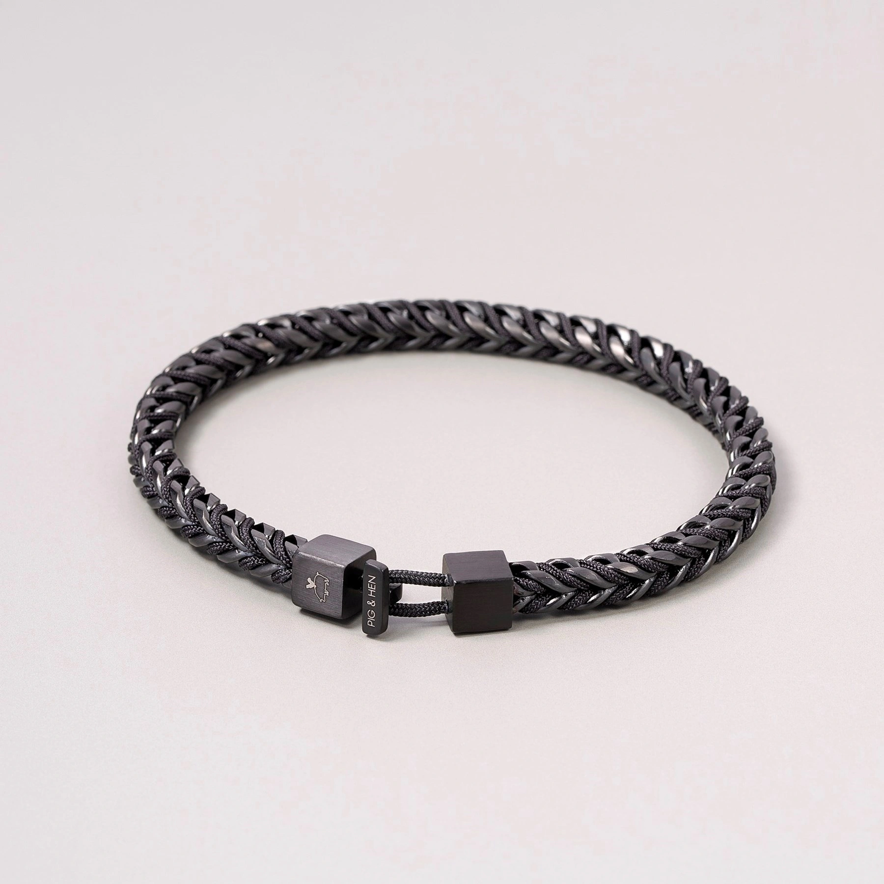 Bransoletka męska ze stali z wplecioną szarą linką. CHŁOP NA SZKWAŁ