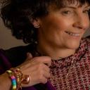 Bransoletka z koralików z ozdobami perłą i monetką. YOU ARE CRAZY