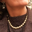 Naszyjnik ze szklanych pereł Majorka w kolorze szampana. SUBTELNA POŚWIATA