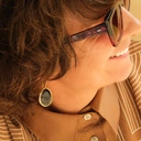 Pozłacane kolczyki wiszące z czarnym fasetowanym kryształem. CZARNA ETNA