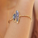 Sztywna złocona bransoletka z dekorem z muszli abalone. MUSZĘ MUSZLE