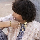 Długie pozłacane kolczyki wiszące z trzema sercami. DO ZAKOCHANIA