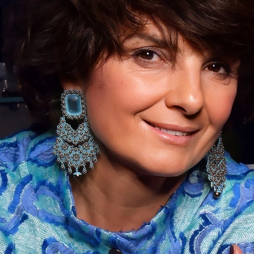 Pozłacane kolczyki z błękitnym matowym kryształkiem. WENECKA MGIEŁKA